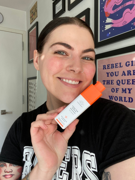 allure editor without makeup smiling and holding drunk elephant cfirma fresh day serum